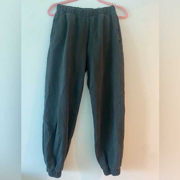 Brandy Melville Pants - Brandy Melville sweatpants in dark gray
